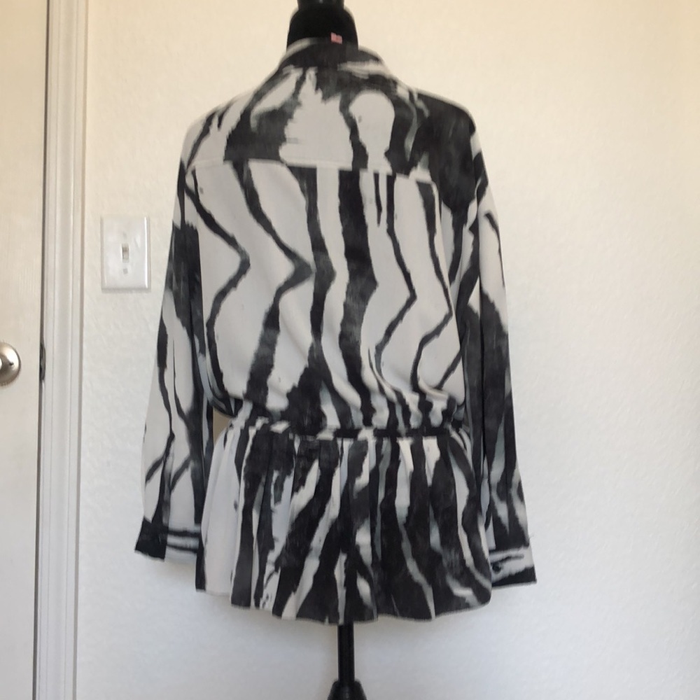 Small Religion button down top - Picture 2 of 4